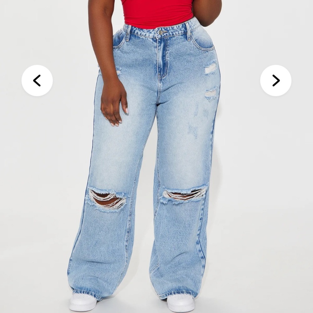 FashionNova Plus Size Women's Light Blue Distressed Jeans Size 18